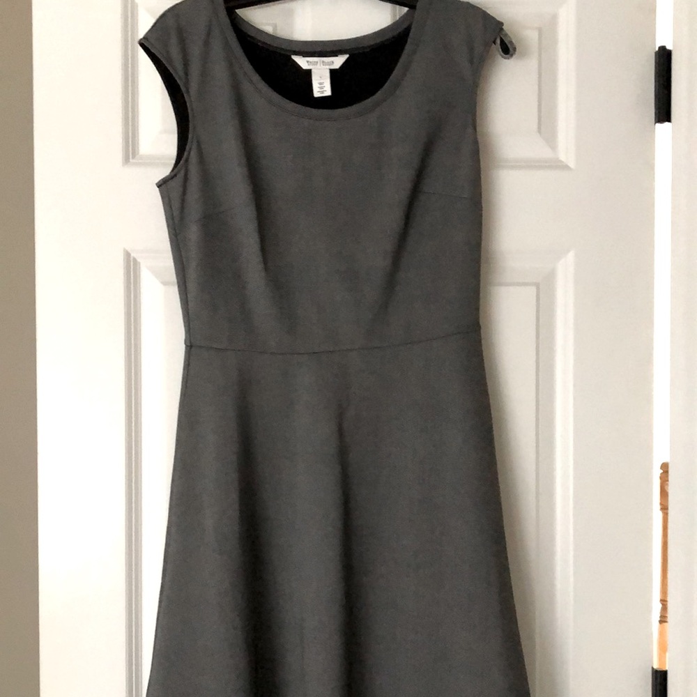 White House Black Market dark grey slip on dress. Size Small